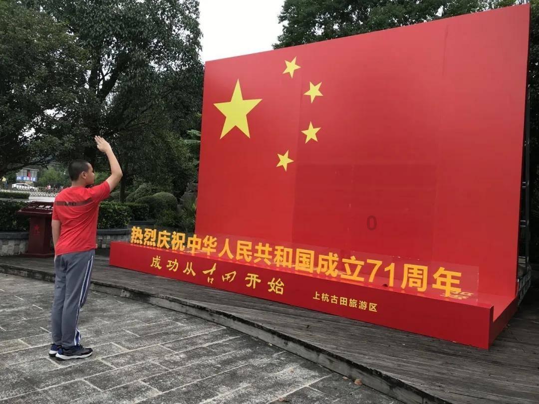 逃离废墟镇
